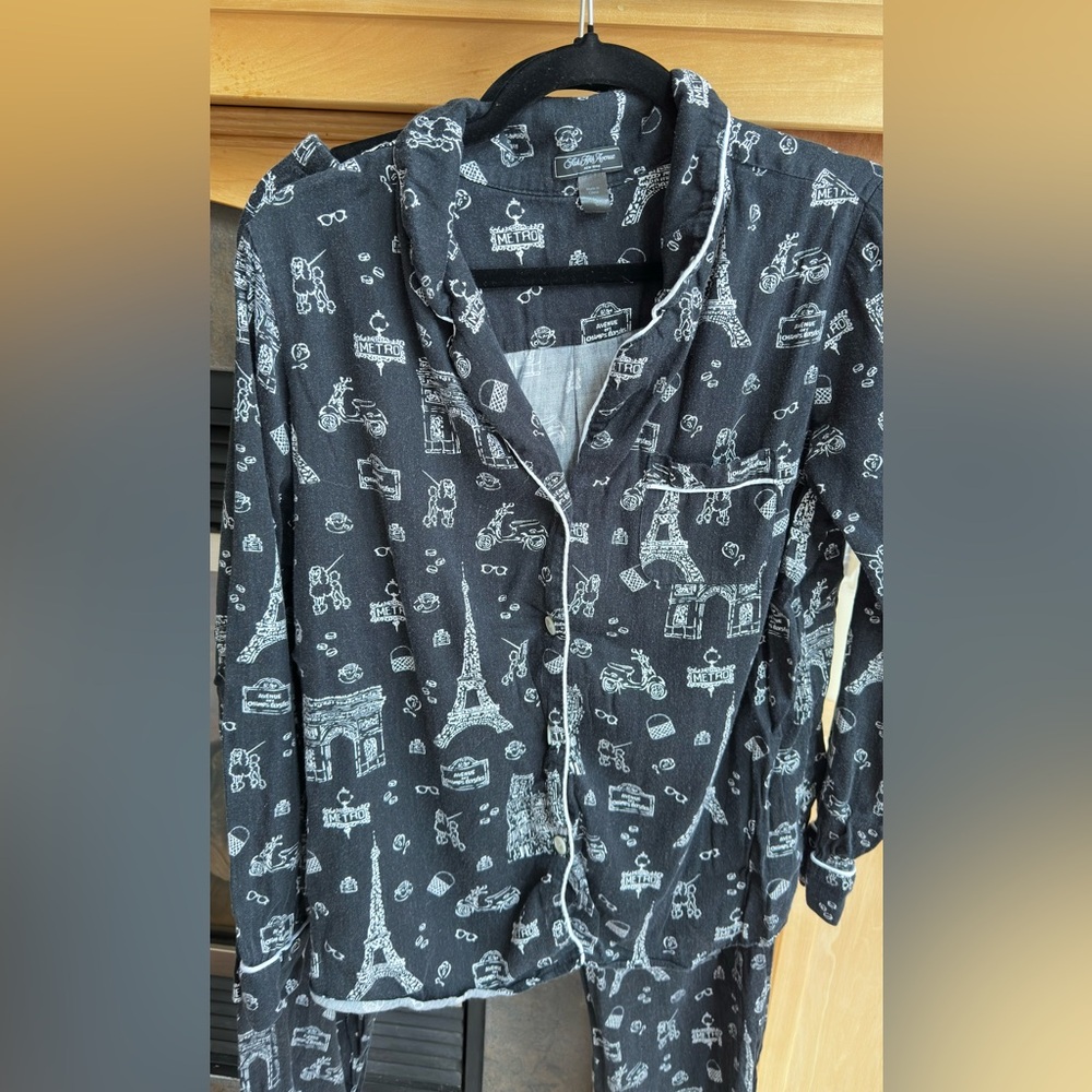 Saks Fifth Avenue Navy and White Paris Theme Pajamas Large